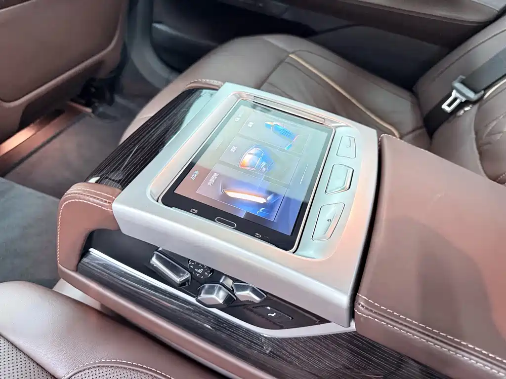 BMW 7 Series — миниатюра 27