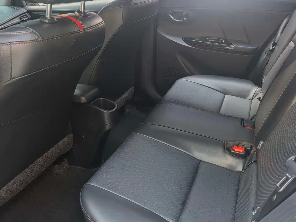 Toyota Yaris L — миниатюра 11