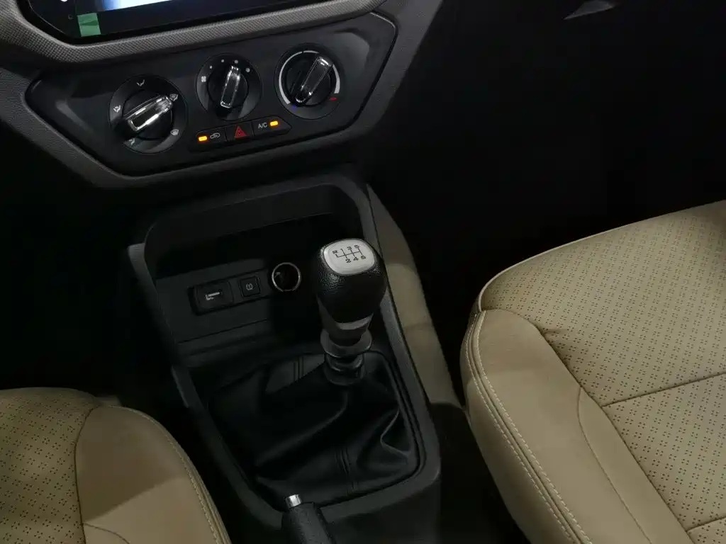 Wuling Hongguang — миниатюра 13