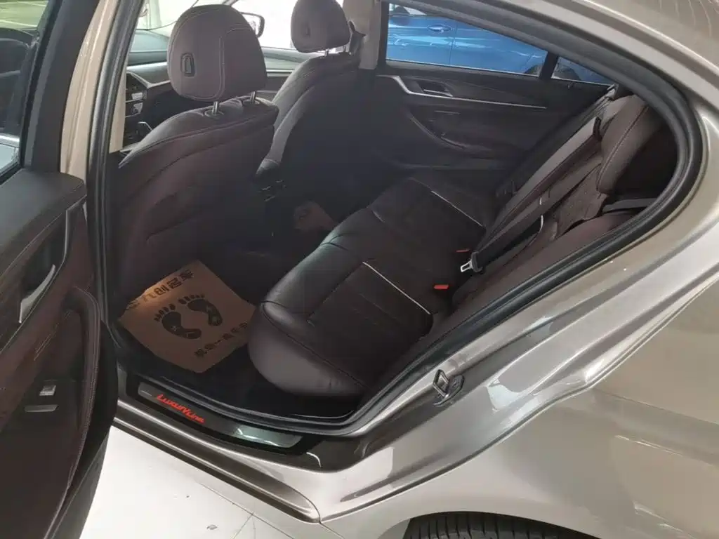 BMW 5 Series — миниатюра 17