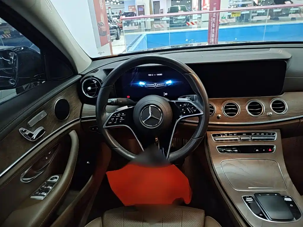 Mercedes-Benz E-Class — миниатюра 11