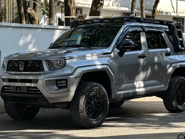 2025 TANK 700