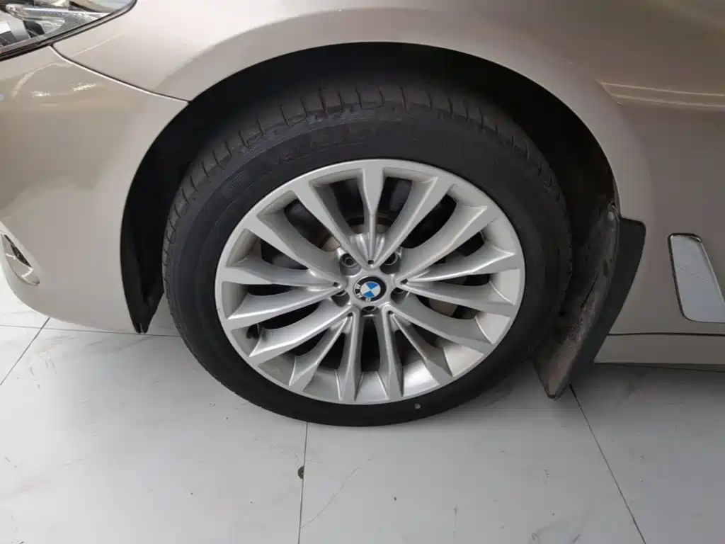 BMW 5 Series — миниатюра 23