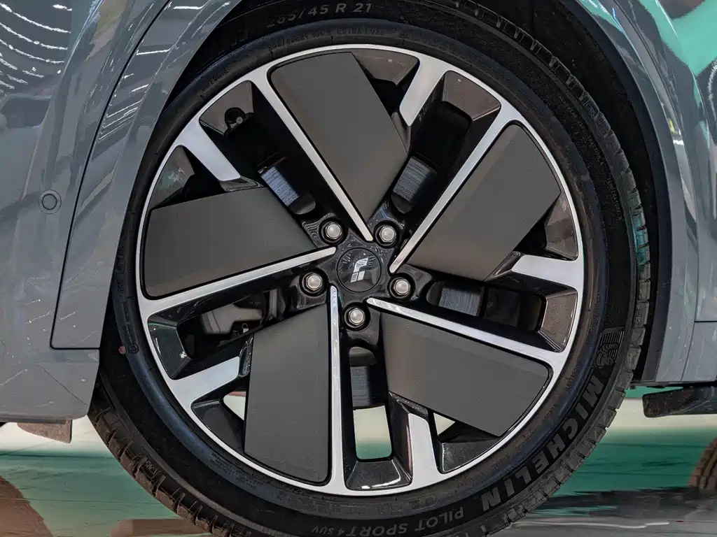 Li Auto Li L8 — миниатюра 7