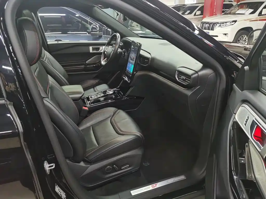 Ford Explorer — миниатюра 2