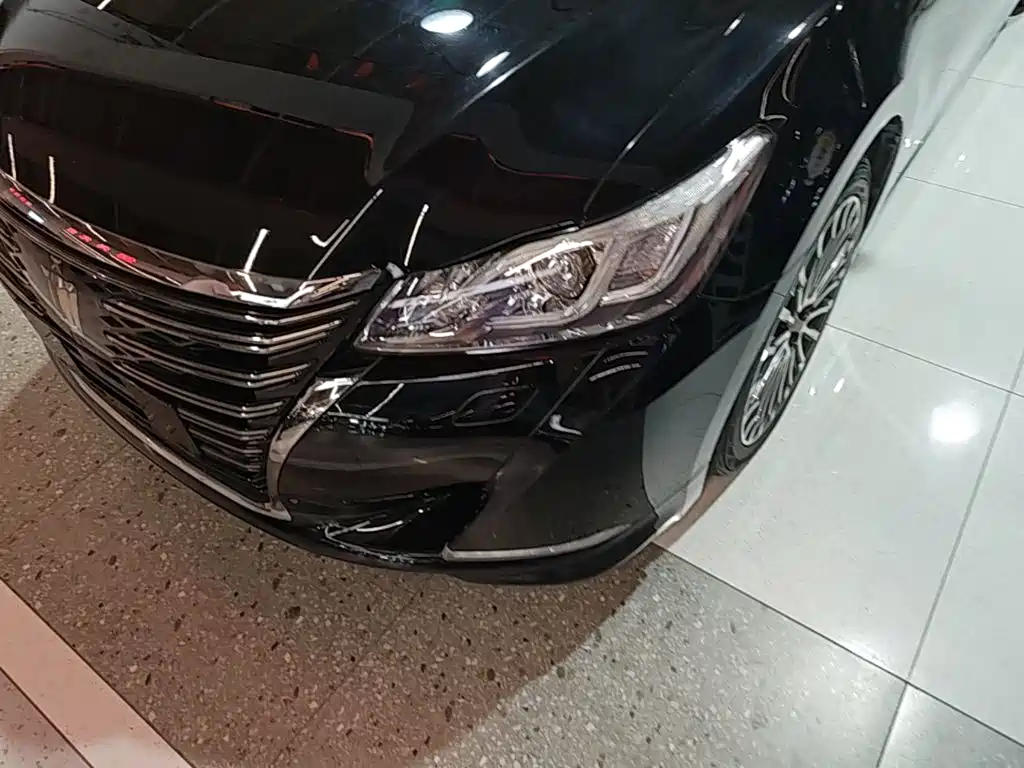 Toyota Crown — миниатюра 24