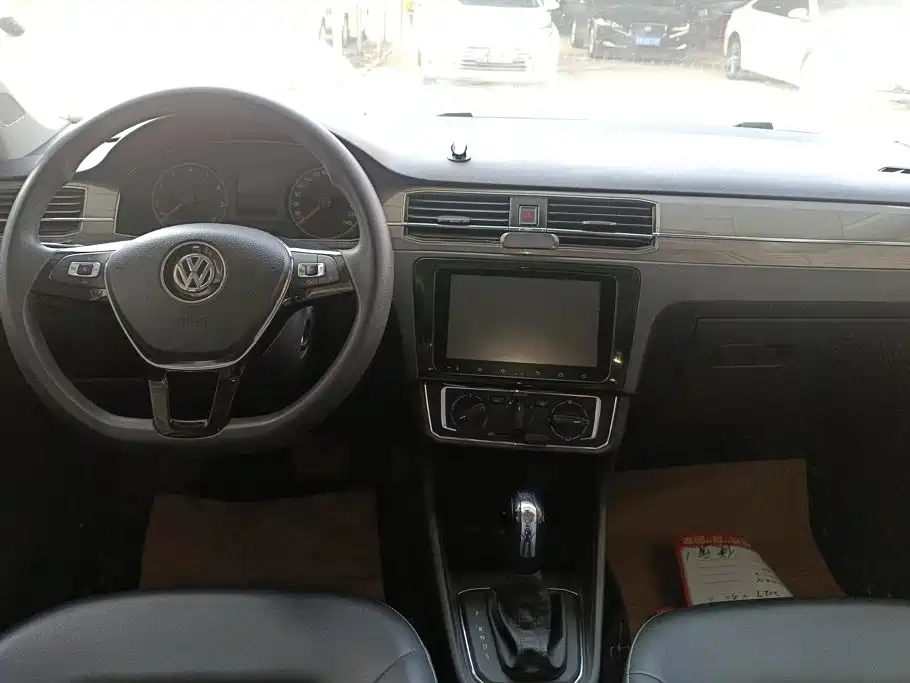 Volkswagen Santana — миниатюра 12
