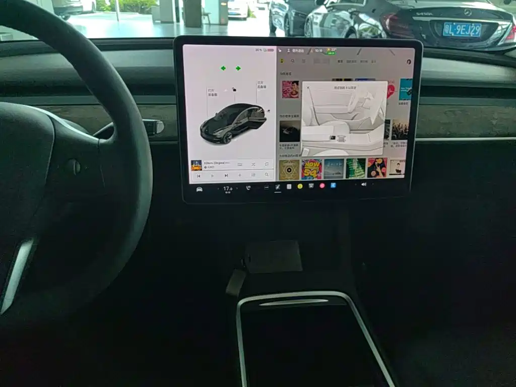 Tesla Model 3 — миниатюра 13