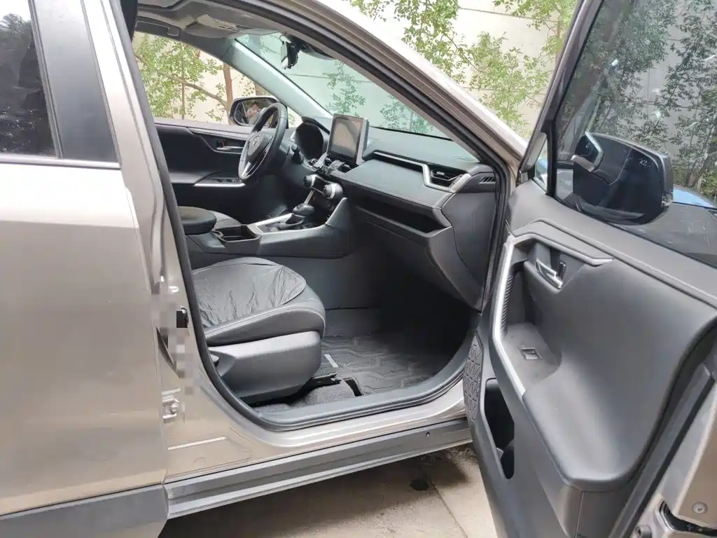 Toyota RAV4 — миниатюра 18