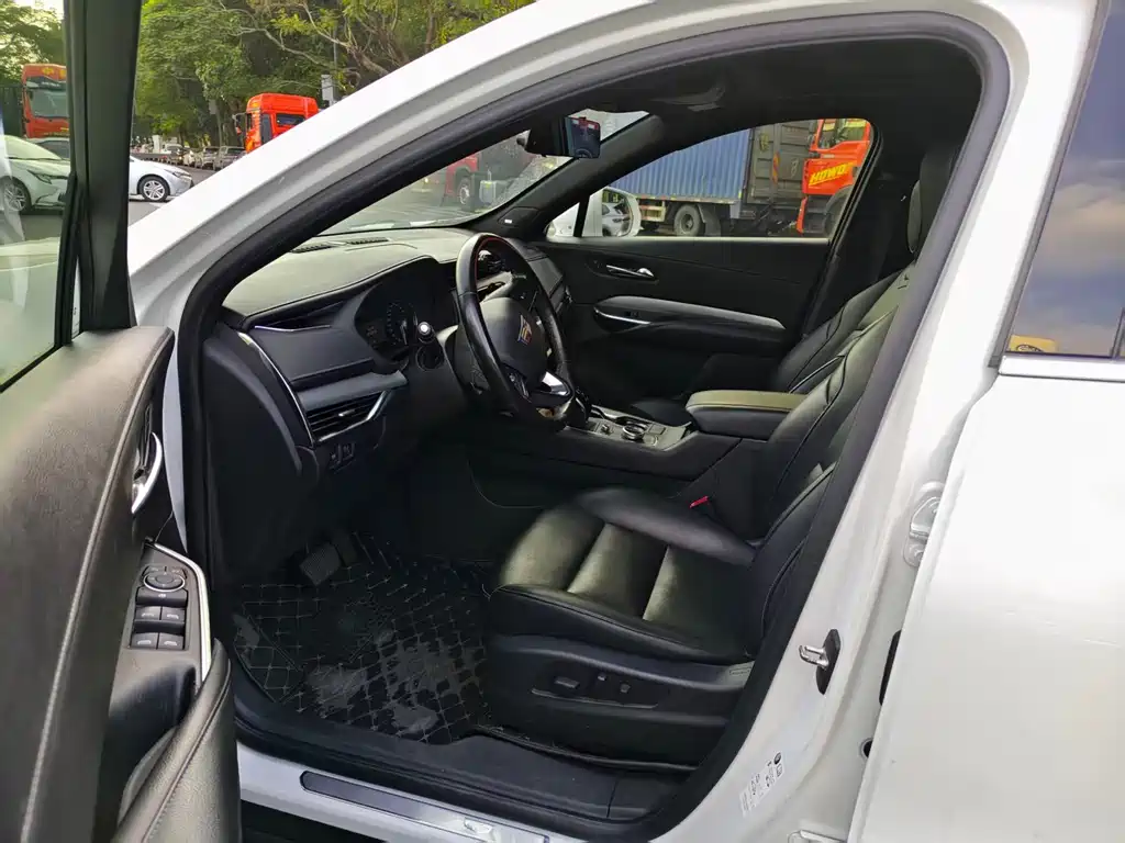 Cadillac XT4 — миниатюра 2