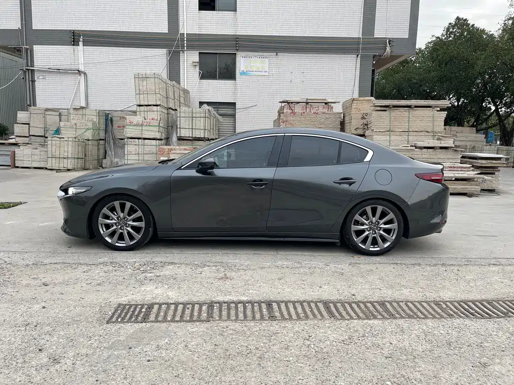 MAZDA 3 ANGKESAILA