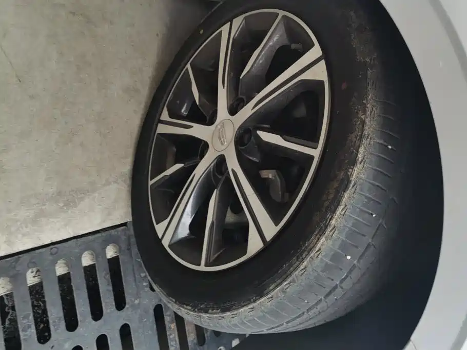 Geely Emgrand — миниатюра 6