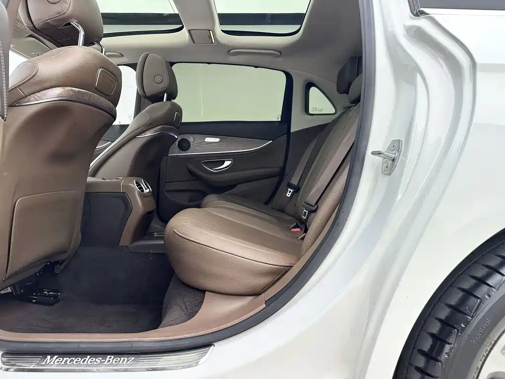 Mercedes-Benz E-Class — миниатюра 10