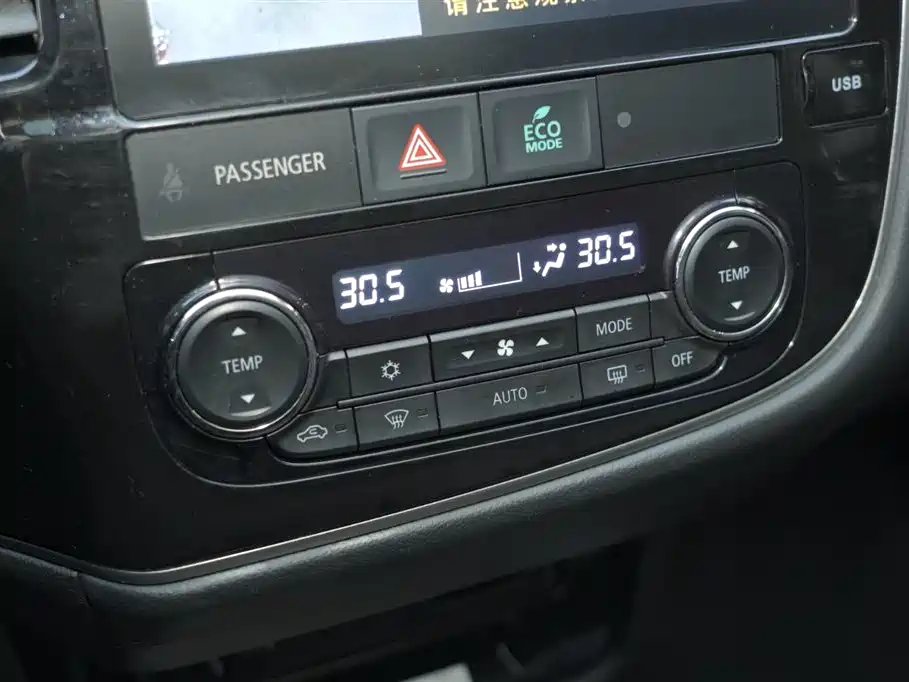 MITSUBISHI OUTLANDER