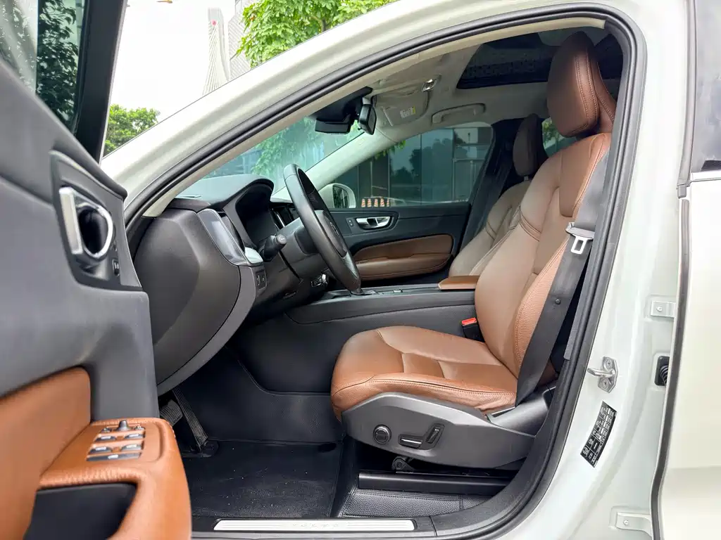 Volvo XC60 — миниатюра 10