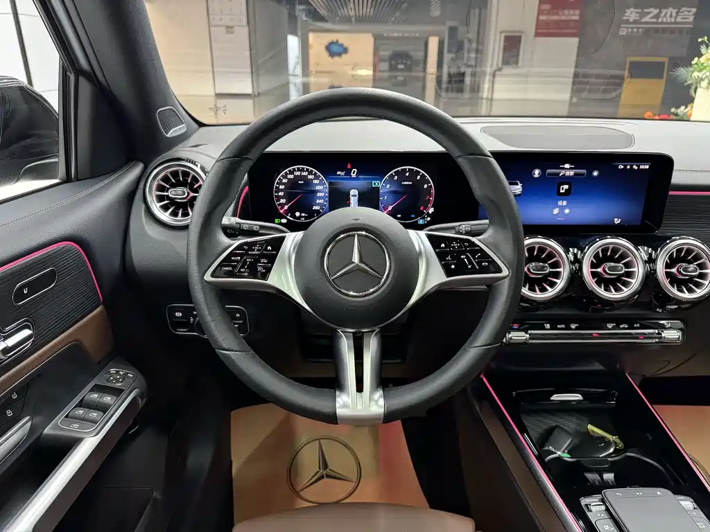 Mercedes-Benz GLB — миниатюра 10