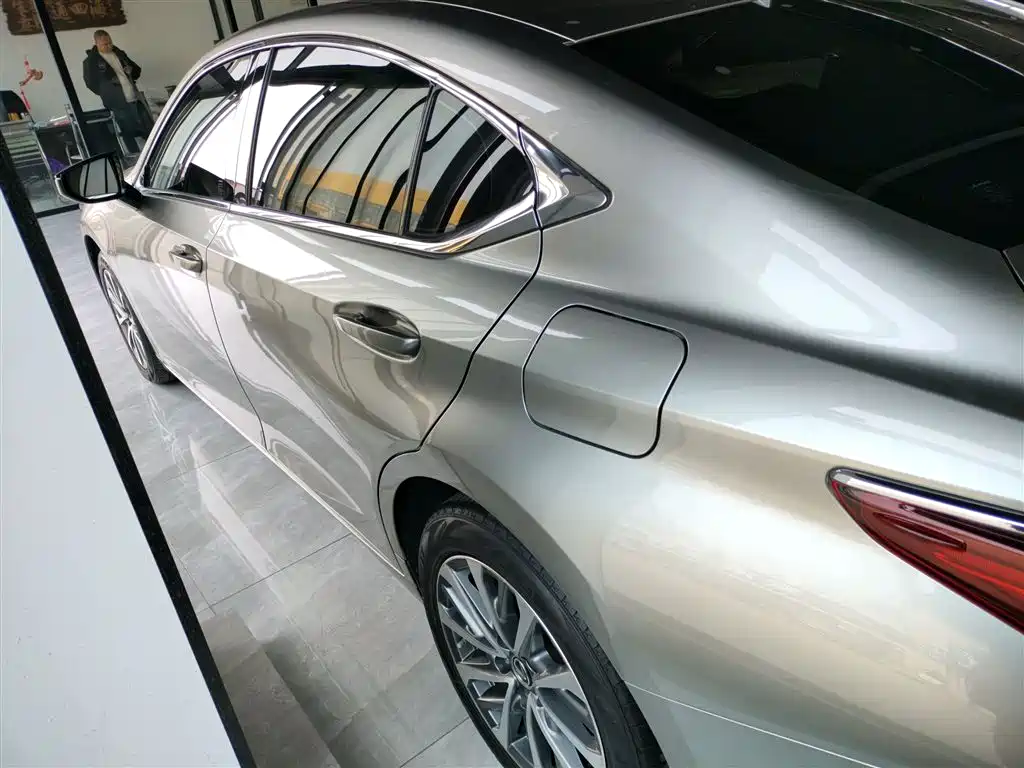 Lexus ES 2021 200