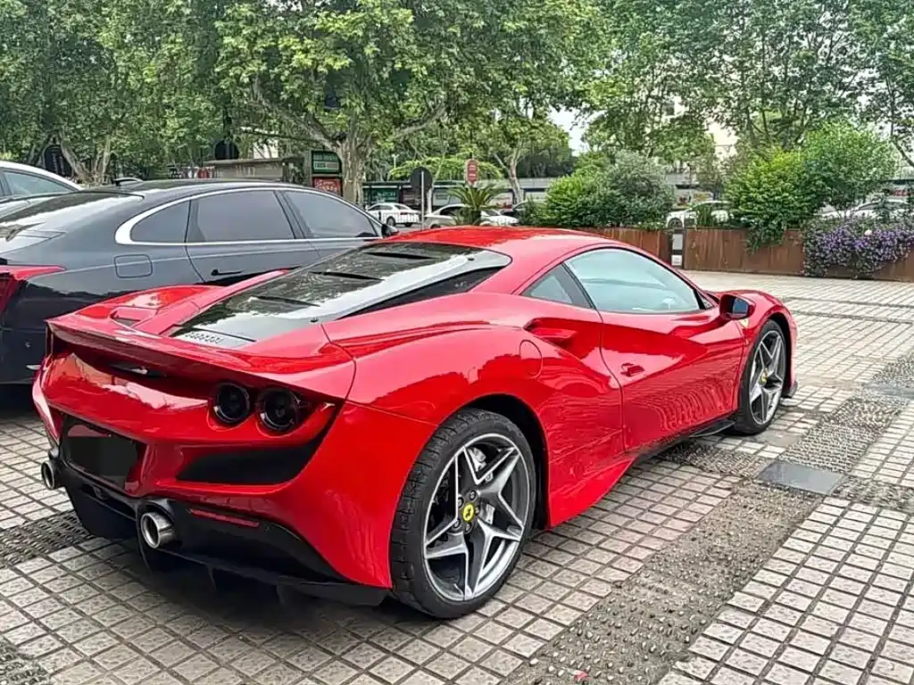 Ferrari F8 — миниатюра 2