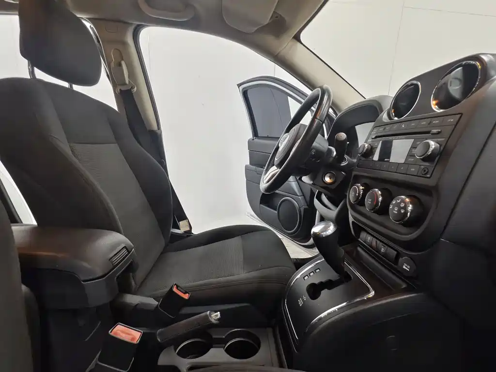 Jeep Compass (Import) — миниатюра 15