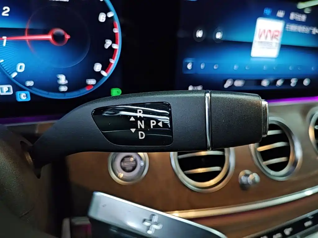 Mercedes-Benz E-Class — миниатюра 14