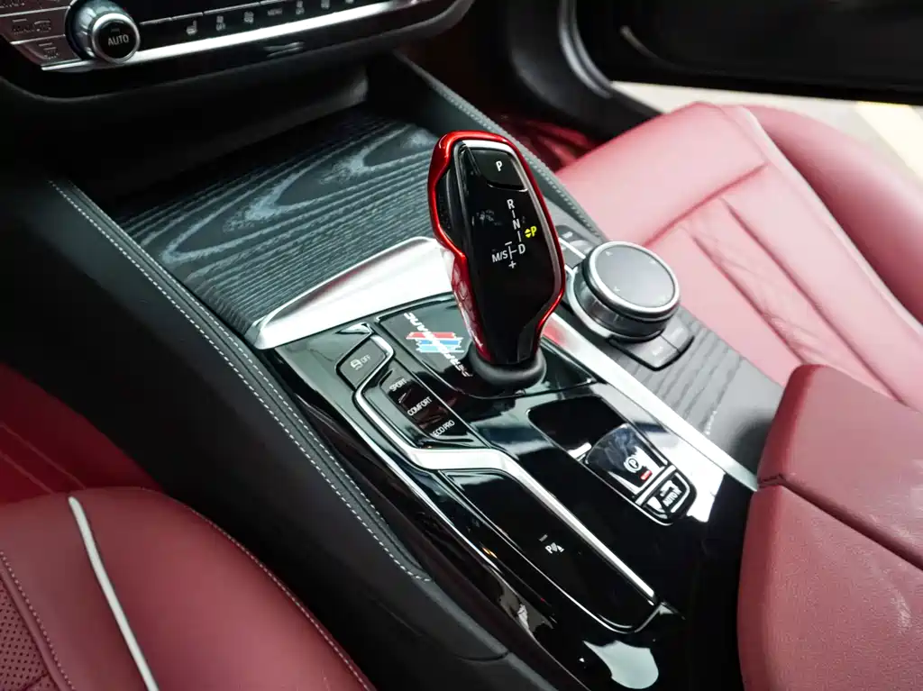 BMW 5 Series — миниатюра 13