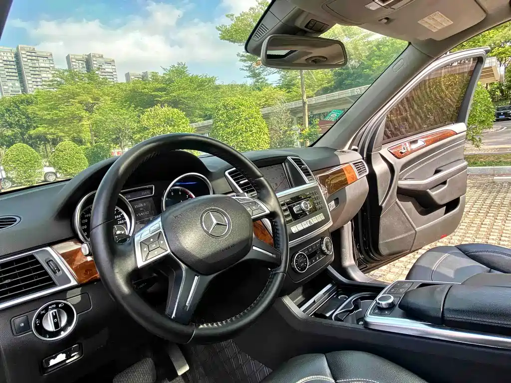 Mercedes-Benz M-Class — миниатюра 13