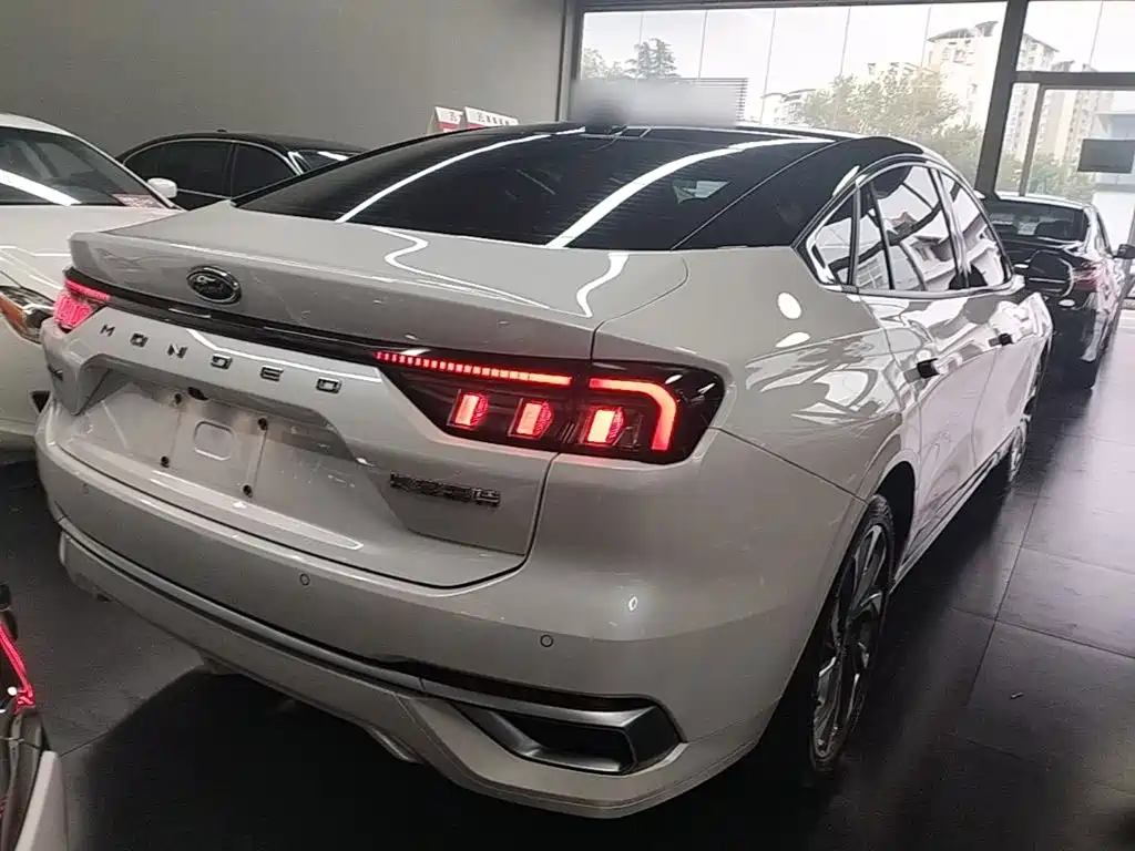 Ford Mondeo — миниатюра 7