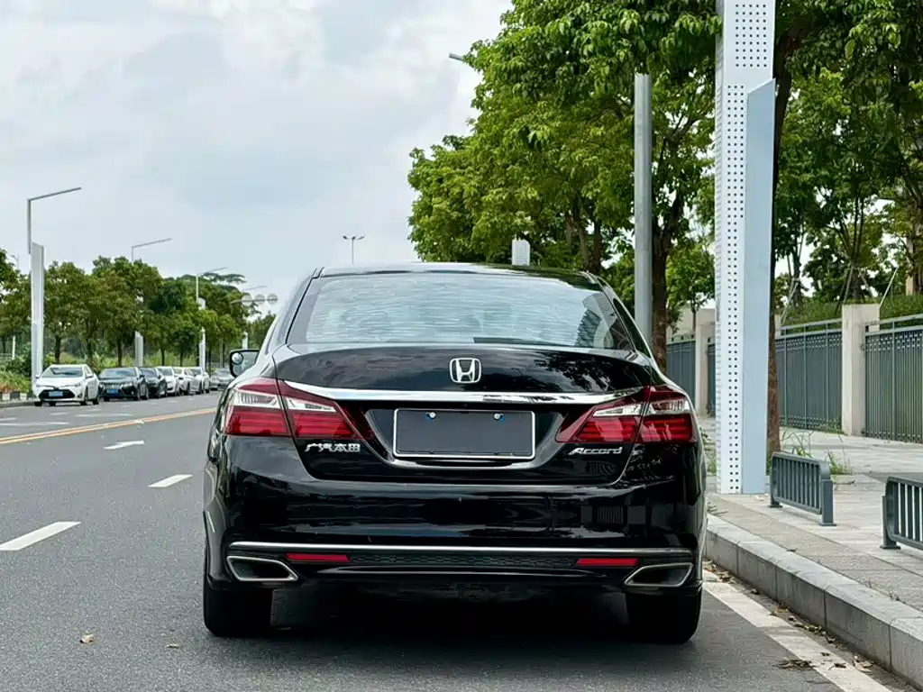 Honda Accord — миниатюра 5