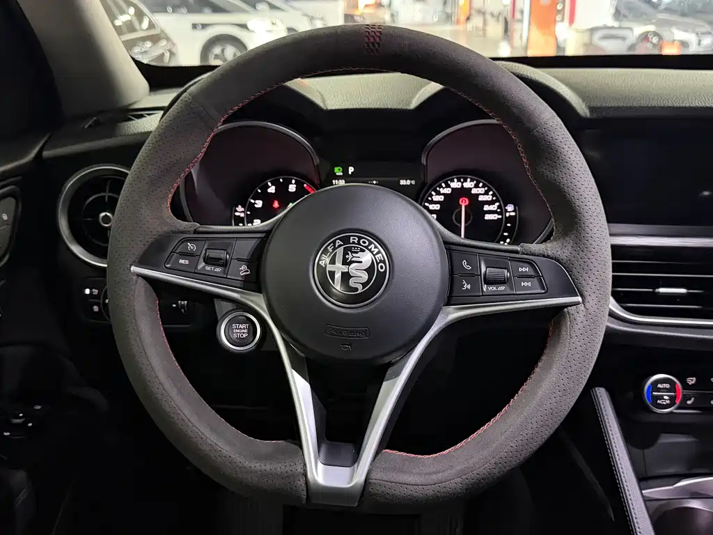 Alfa Romeo Stelvio — миниатюра 7