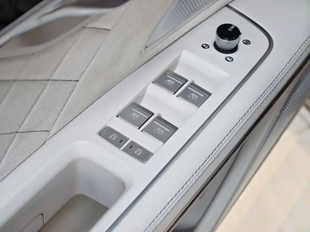 Audi A8 — миниатюра 16