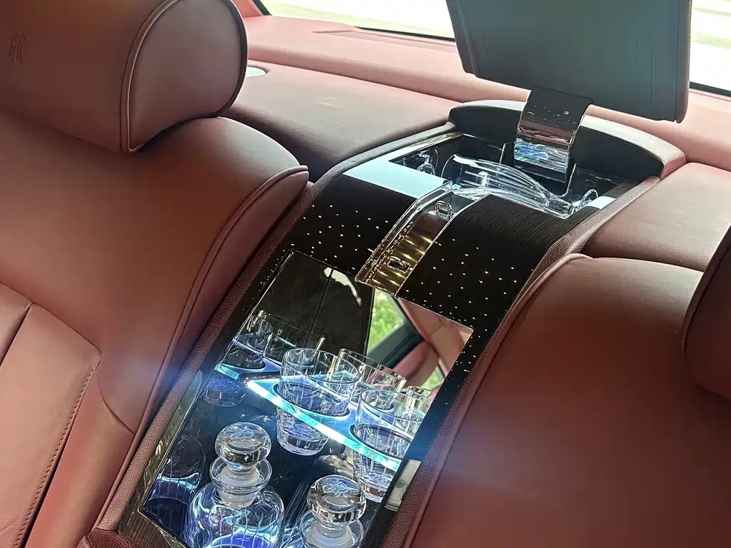 Rolls-Royce Phantom — миниатюра 7