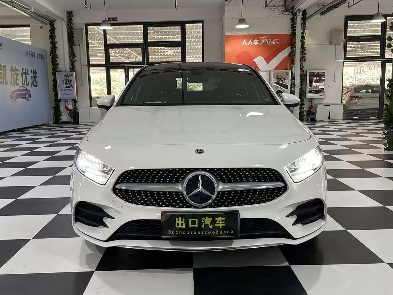 Mercedes-Benz A-Class 1.3 л 2022 г. Белый, пробег 21400 км