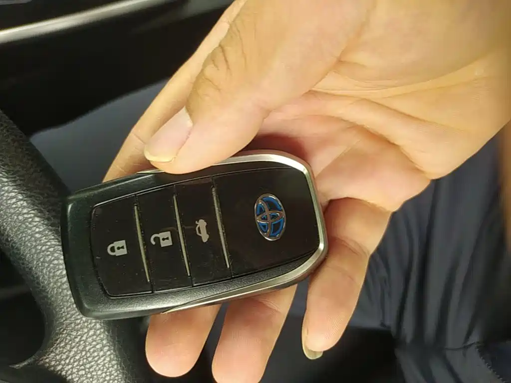 Toyota Corolla Hybrid — миниатюра 9