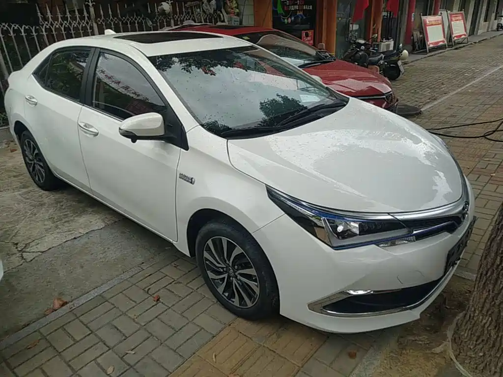 Toyota Corolla Hybrid — миниатюра 4