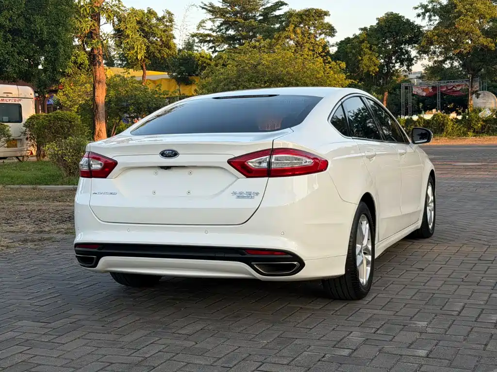Ford Mondeo — миниатюра 6
