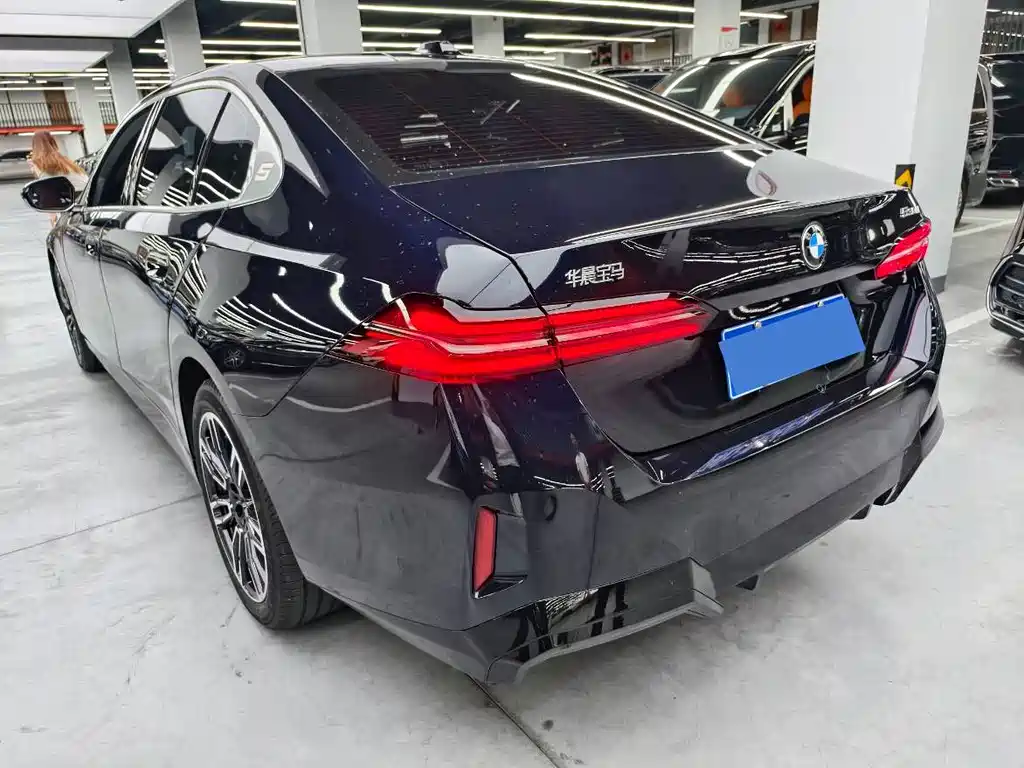 BMW 5 Series — миниатюра 19
