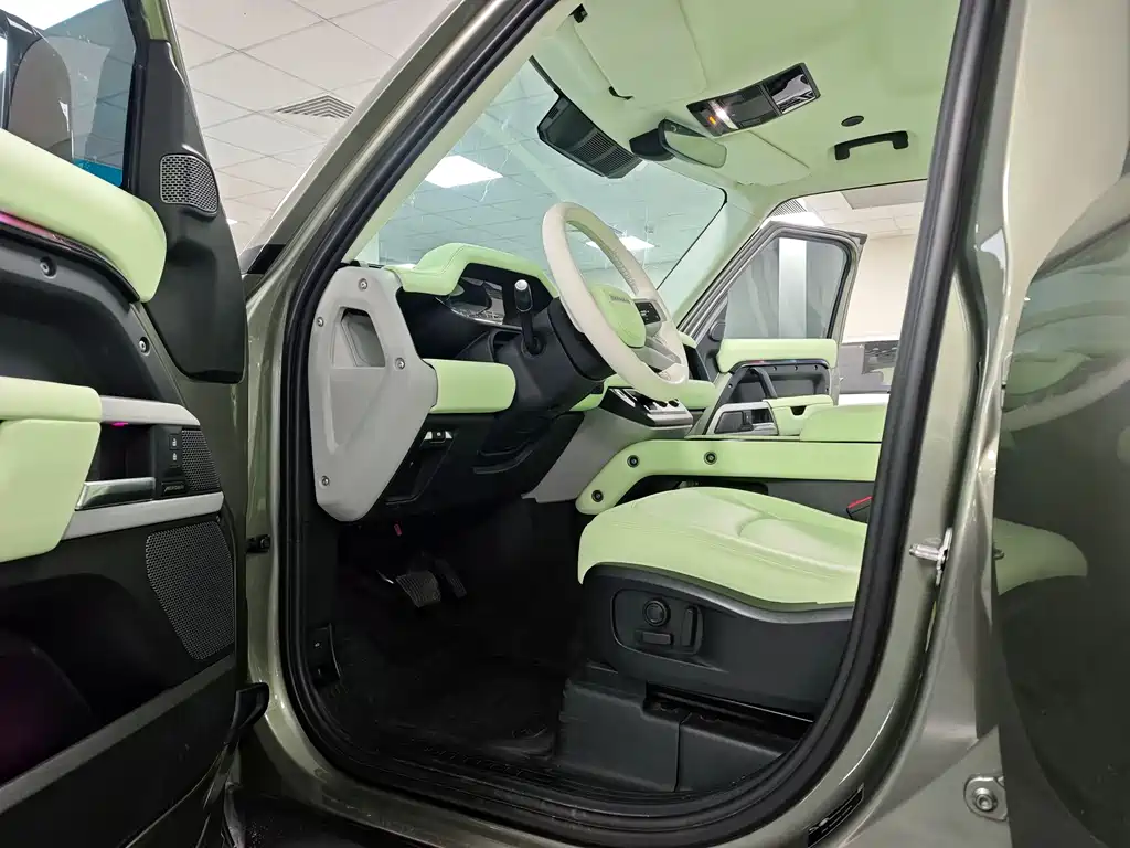 Land Rover Defender — миниатюра 4
