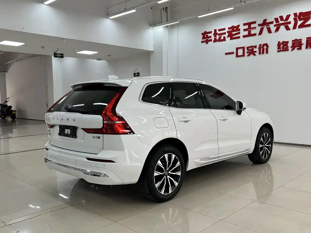 Volvo XC60 2024 B5 Luxury