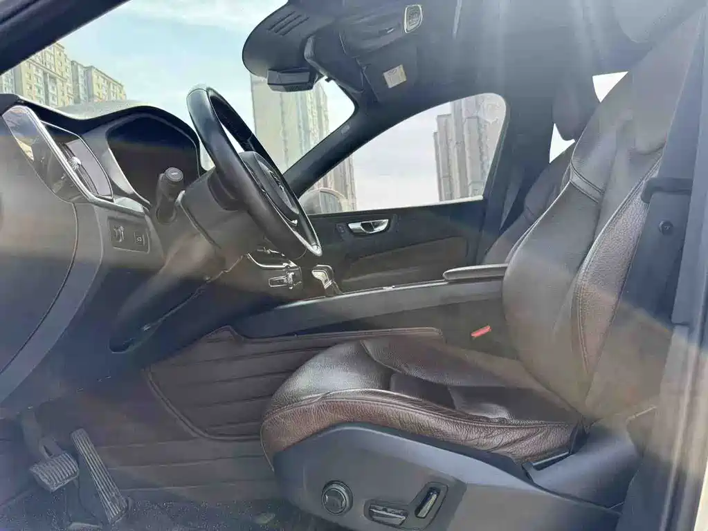 Volvo XC60 — миниатюра 6