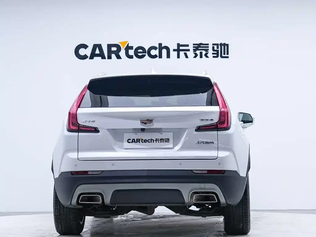 CADILLAC XT4