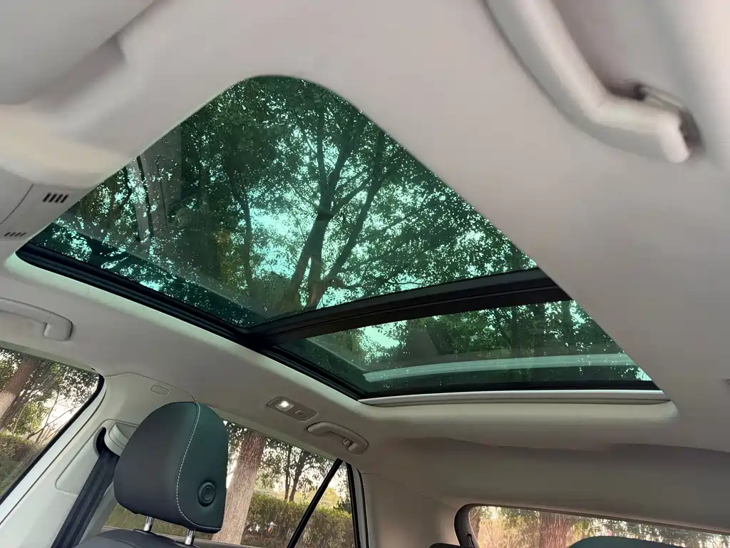 VOLKSWAGEN T ROC EXPLORING SONGS