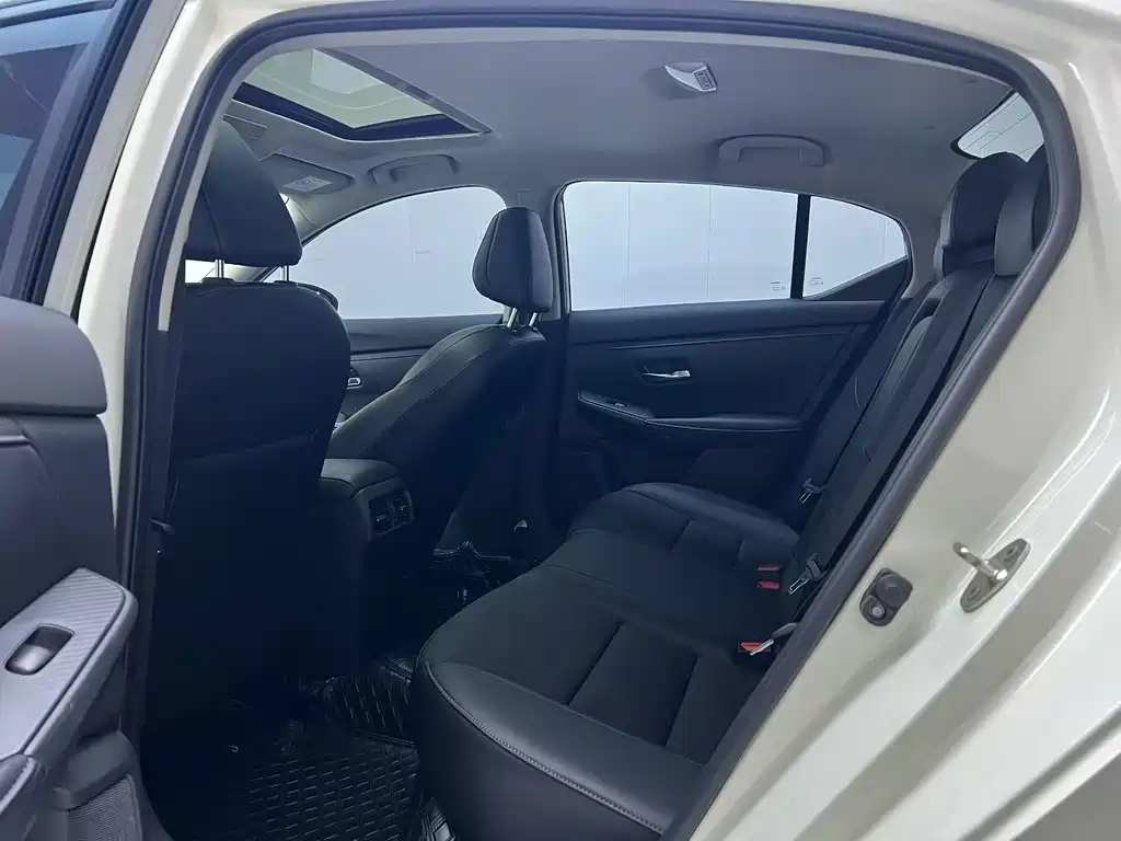 Nissan Sylphy — миниатюра 9