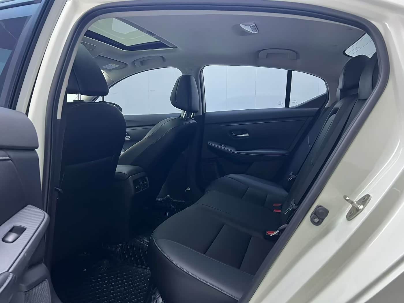 Nissan Sylphy 1.6 л 2023 г. Чёрный, пробег 30000 км