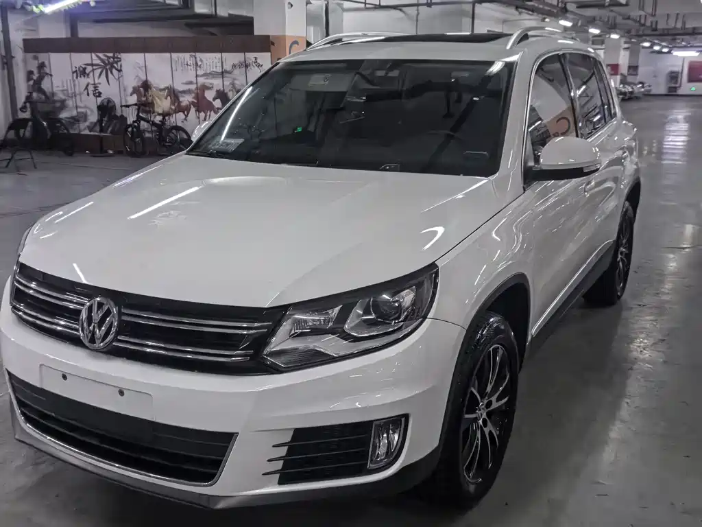 VOLKSWAGEN TIGUAN