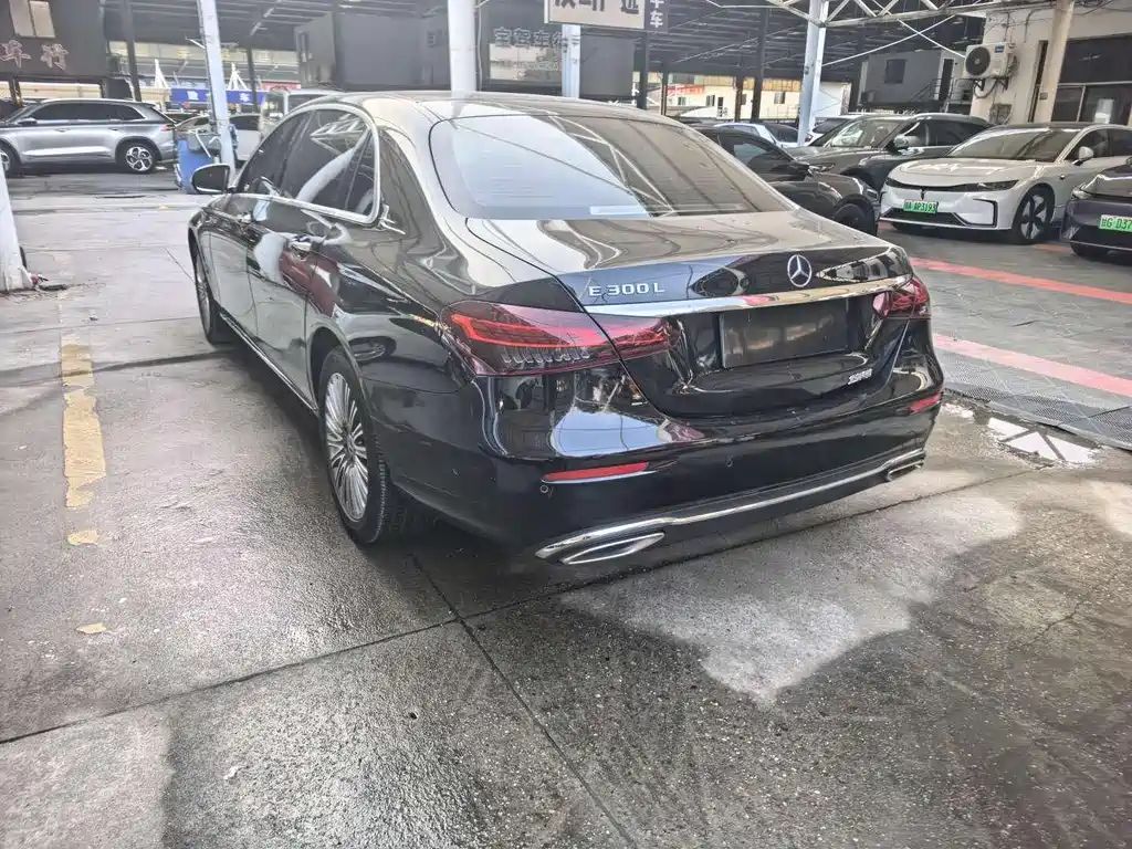 MERCEDES-BENZ E CLASS