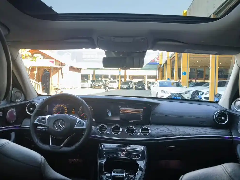 MERCEDES-BENZ E CLASS