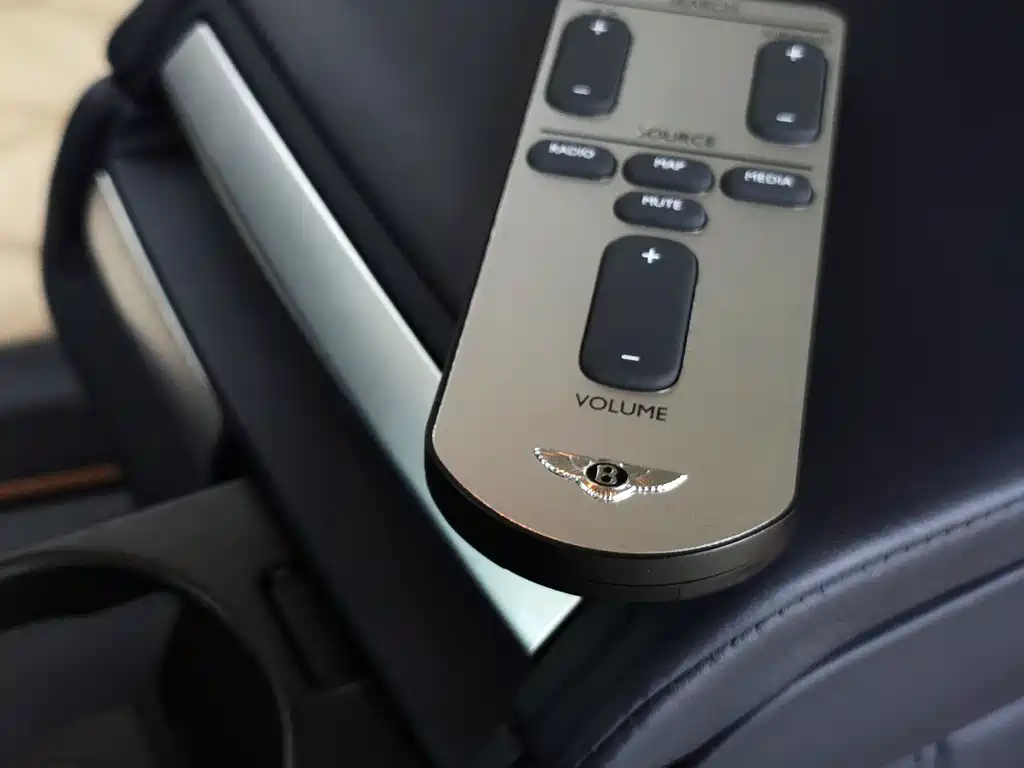 Bentley Flying Spur — миниатюра 22