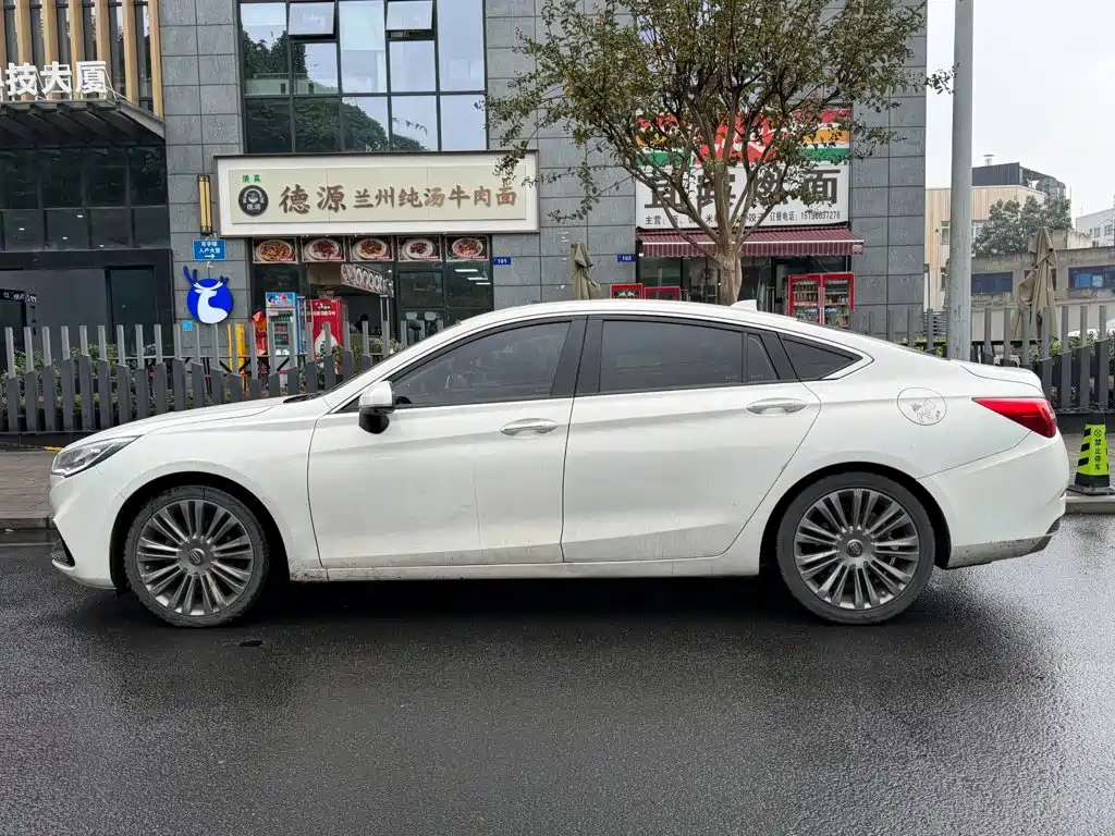 Hongqi Hongqi H5 — миниатюра 3