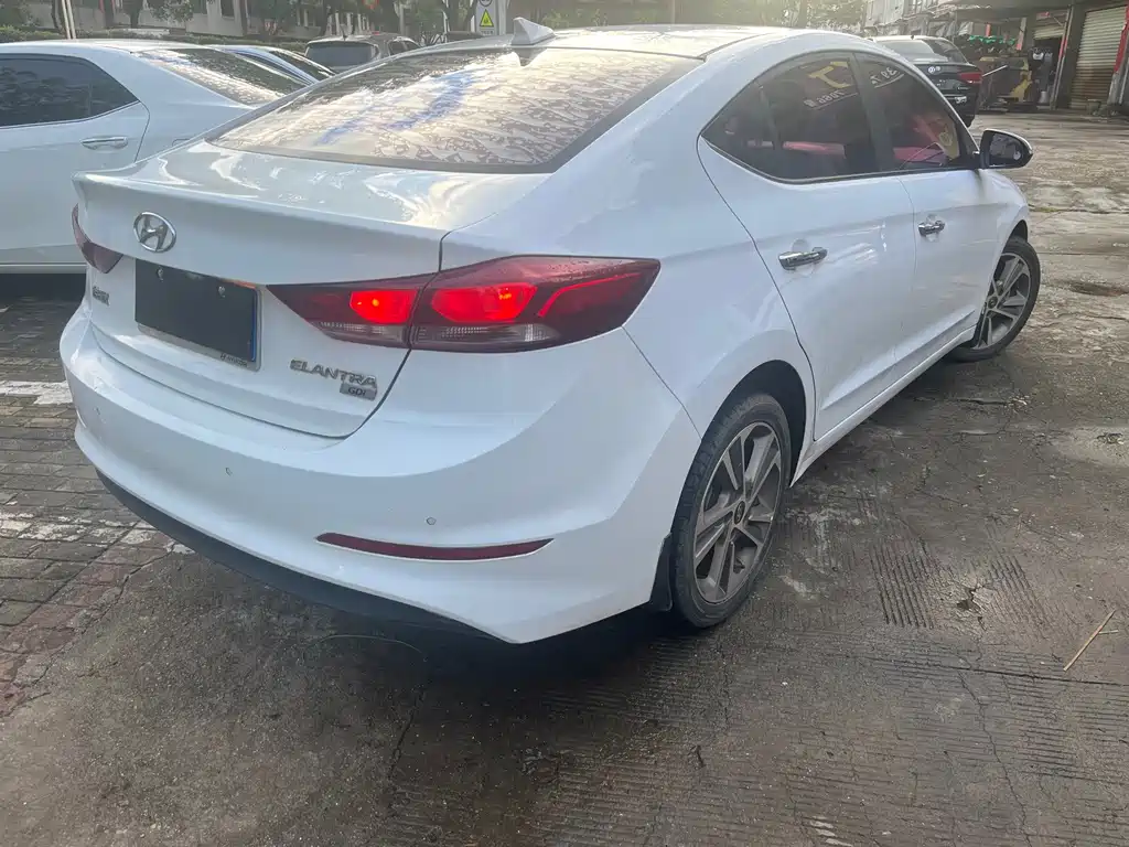 Hyundai Elantra — миниатюра 4