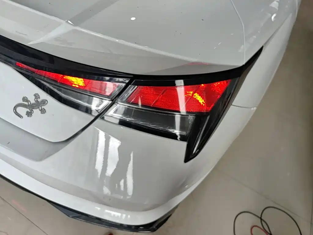 Hyundai Elantra — миниатюра 8